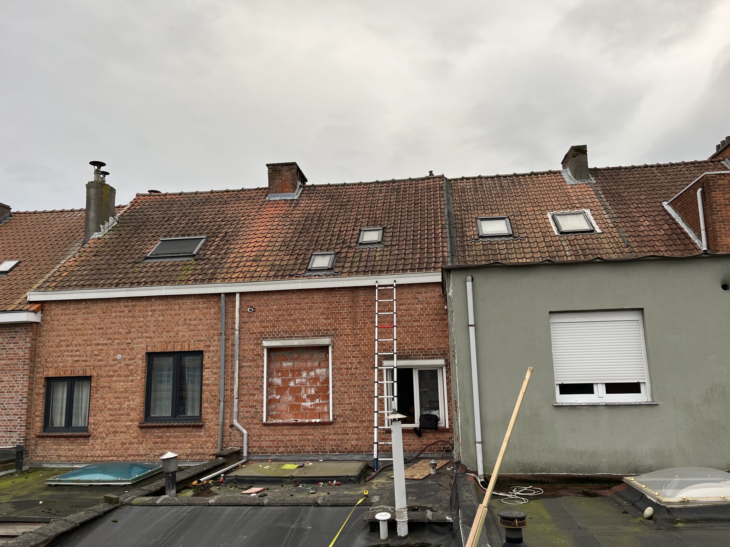 Dakwerken in Sint-Niklaas: situatie voor de werken