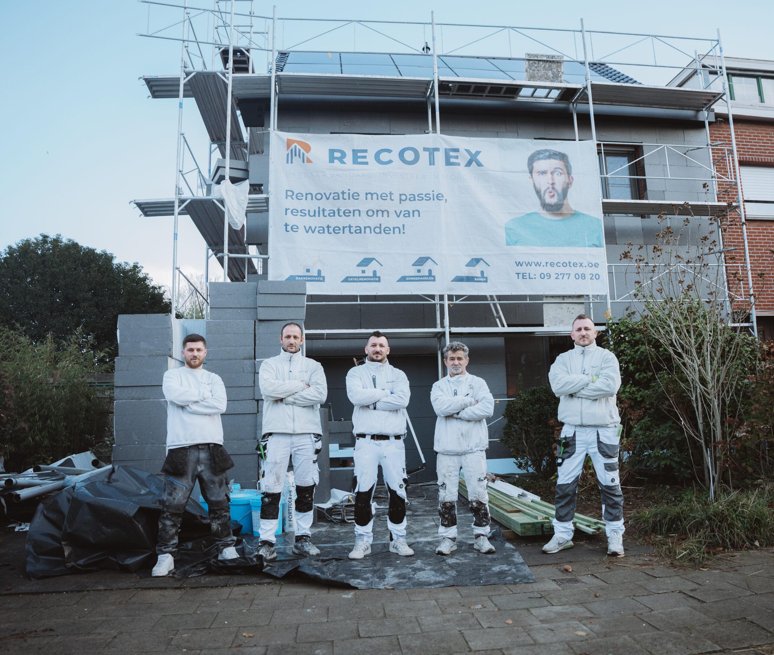 Een ploeg gevelwerkers van Recotex voor een werf