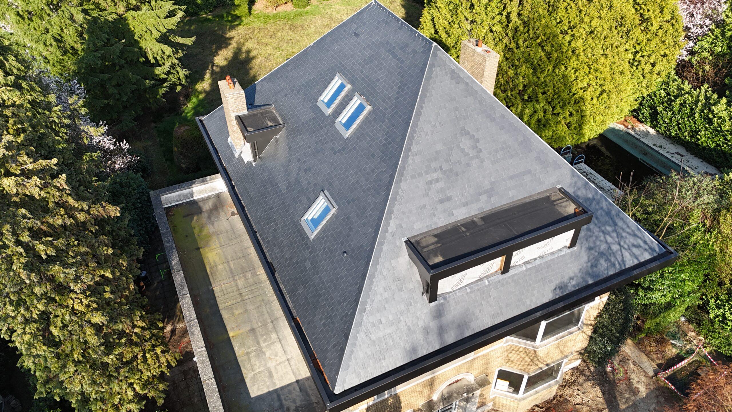 Detailfoto natuurleien dakbekleding antraciet Wilrijk