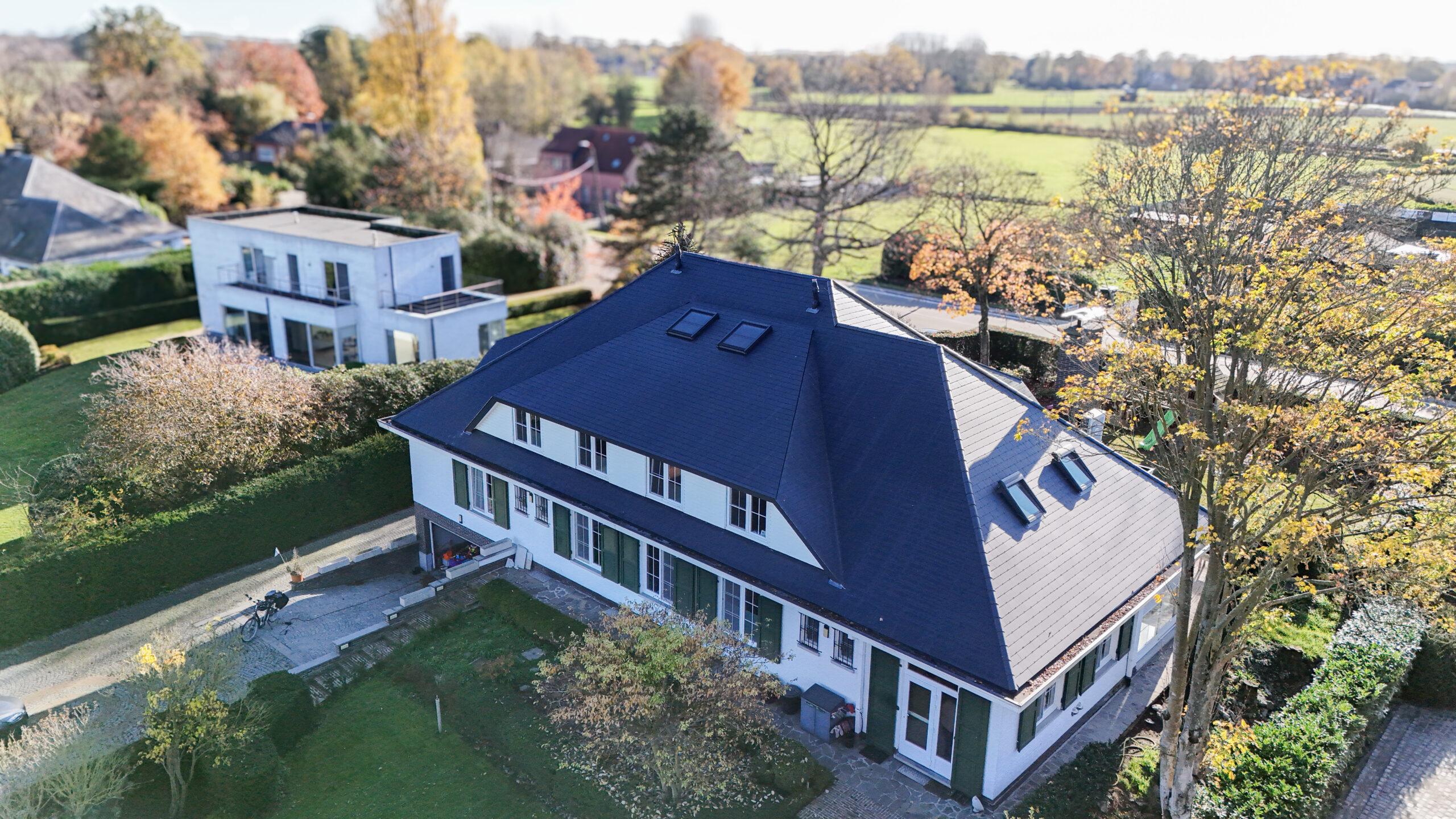 Dakwerken in Berlaar: nieuw leiendak op villa