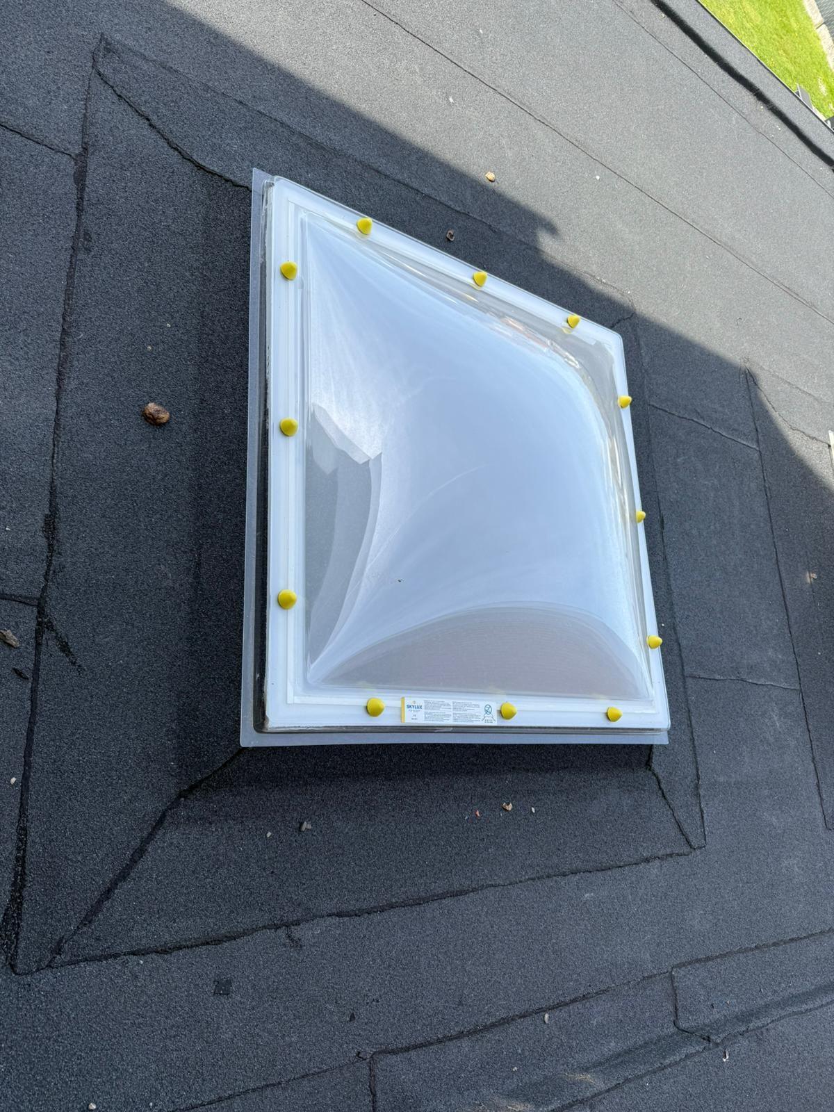 Nieuwe polycarbonaat lichtkoepel met strakke roofing-aansluiting in Ninove