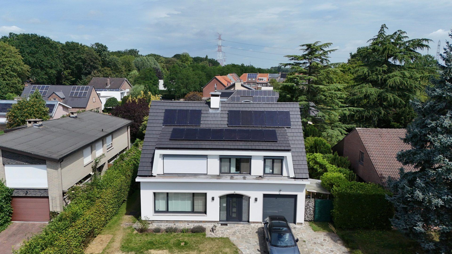 Detailopname van de dakisolatie tijdens de werken in Aartselaar