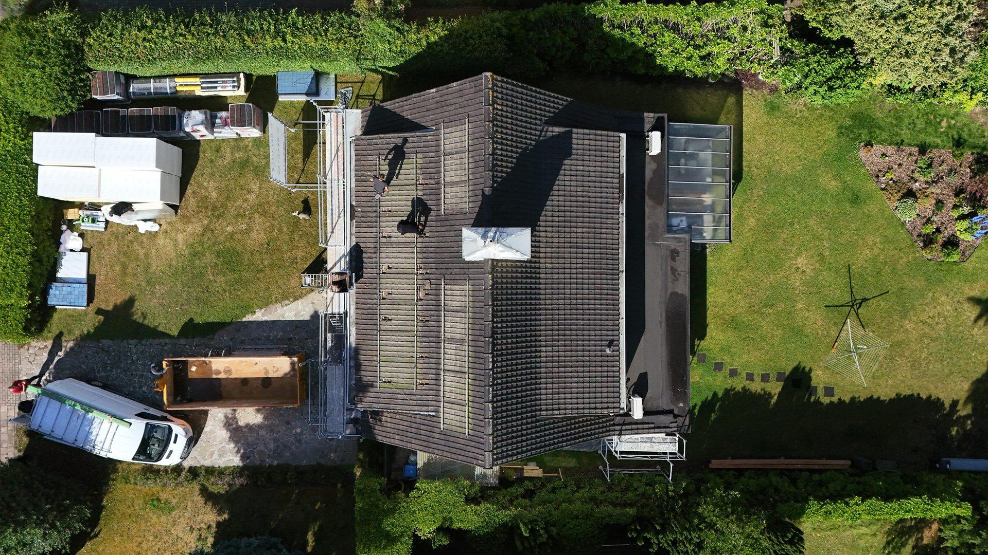 Verouderd dak vóór renovatie in Aartselaar, klaar voor volledige vervanging