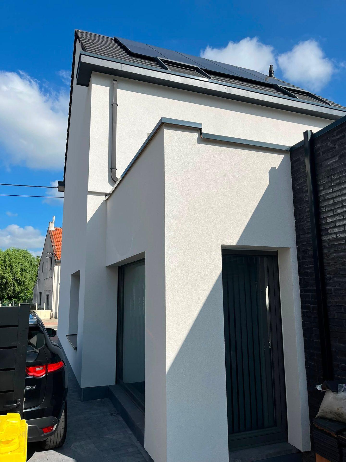 Detail van de crepiafwerking op de gevel in Bonheiden