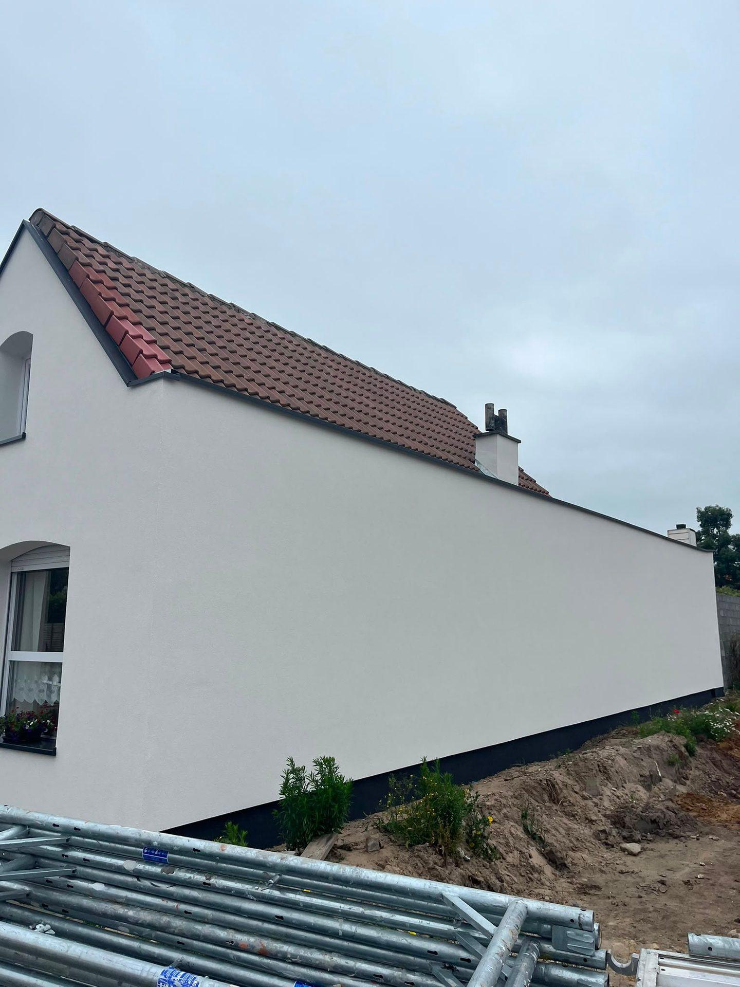 Detailopname van de crepi-afwerking aan de gevel in Ichtegem