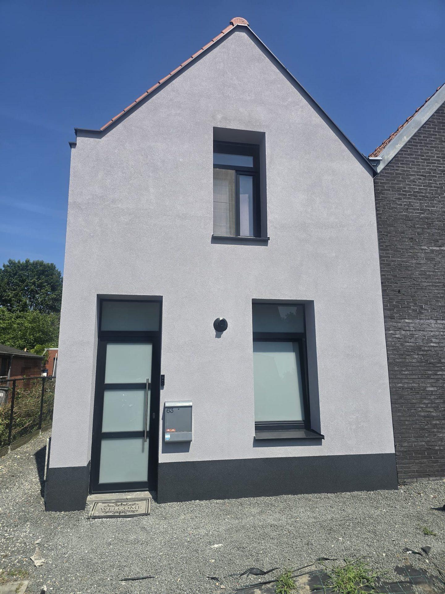 Woning met een nieuwe crepi gevel